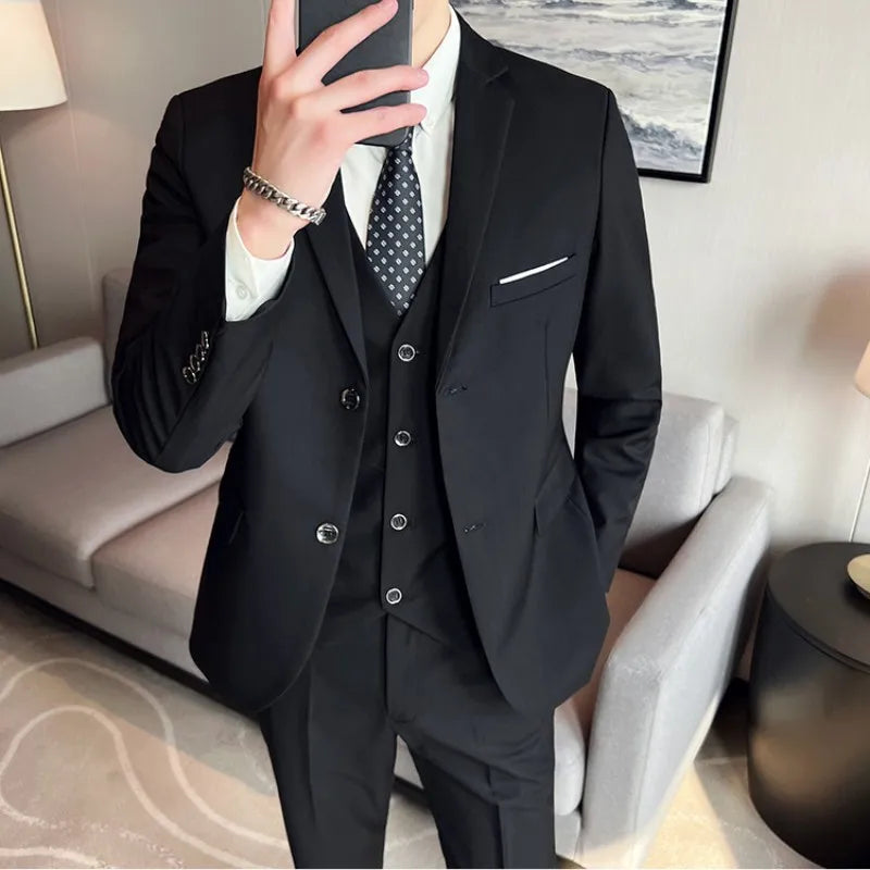 Men's suit is a three-piece set of outerwear, jacket and trousers for business banquets and other occasions