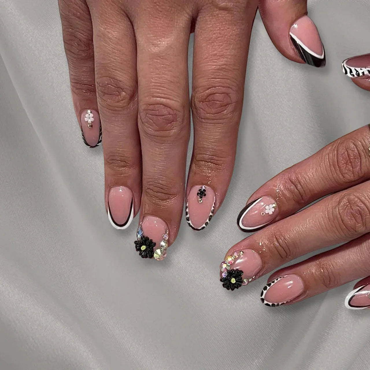 24pcs Press on Nails Short Almond Bowknot Black Press on Nails White Pearl Sweet French Tip Press on Nails Cute Nail Artificial