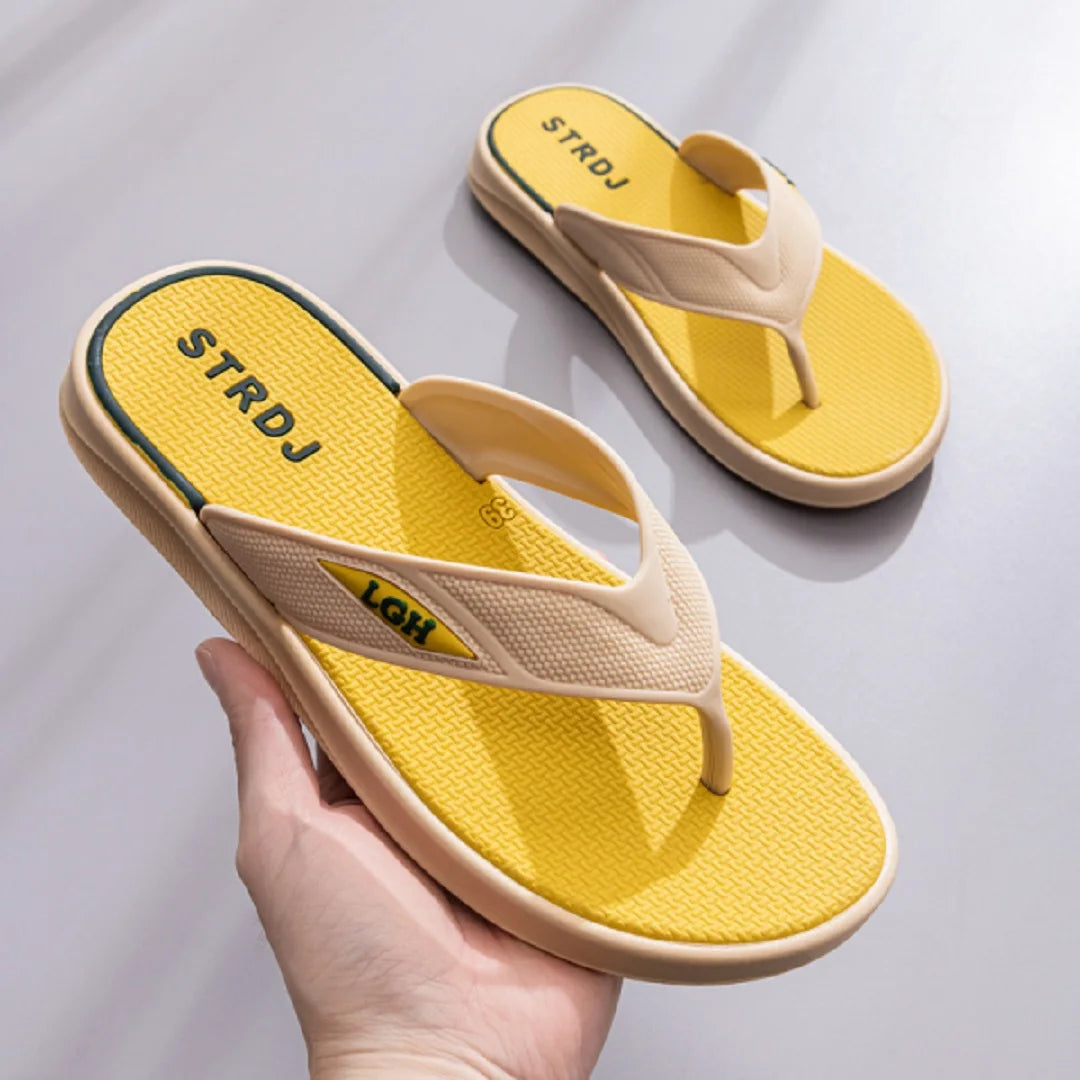 Men's Summer Flip-flops with Anti-odor and Anti-slip Features As Well As Fashionable Super Soft-soled and Trendybeach Flip-flops