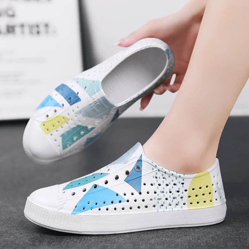 Child Sandal Women Garden Sandals Kid Boy Girl Garden Cave Shoe Graffiti Diy Casual Outdoor EVA Beach Summer Sandal Holey Shoes