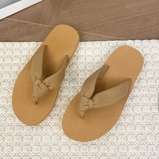 2025 new women's flip-flops, summer fashion, versatile, flip-flops, anti-slip flat beach slippers for women