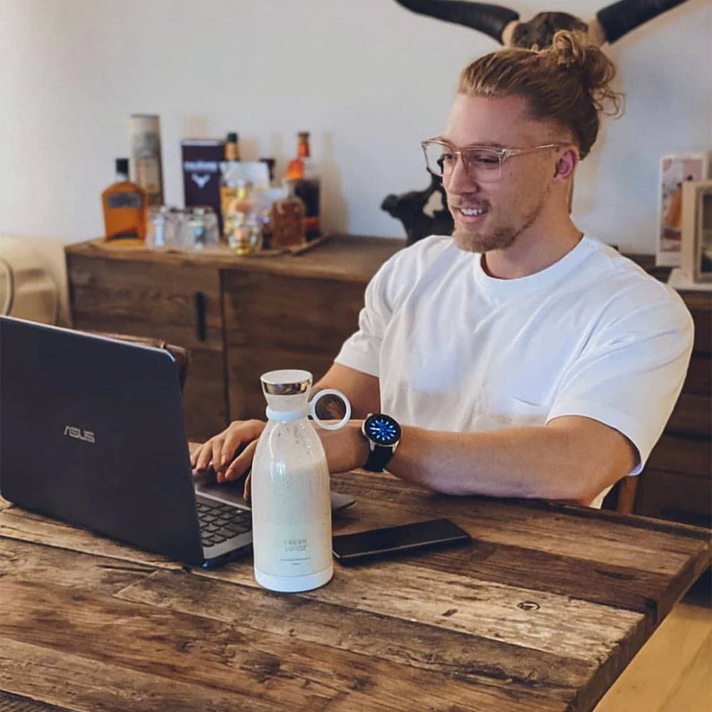 Fresh Juice Portable Blender USB Rechargeable Juicer Cup 6 Blades Multifunctional Electric Juicer Cup Fruits Milk Mixing Blender