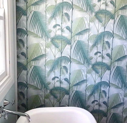 Palm Jungle Wallpaper in Light Green, Papier peint Palm Leaves,Tropical Botanical Wallpaper in scandinavian style,Un-paste Mural