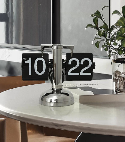 A Flipping Clock with Page Turning Automatically for Modern Home Decoration Full of Sense of Technology Retro Table Clock
