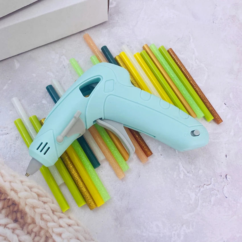 Cordless Hot Melt Glue Gun, USB Powered, 30 Sticks, for DIY, Arts and Crafts Projects, Sealing, 20W
