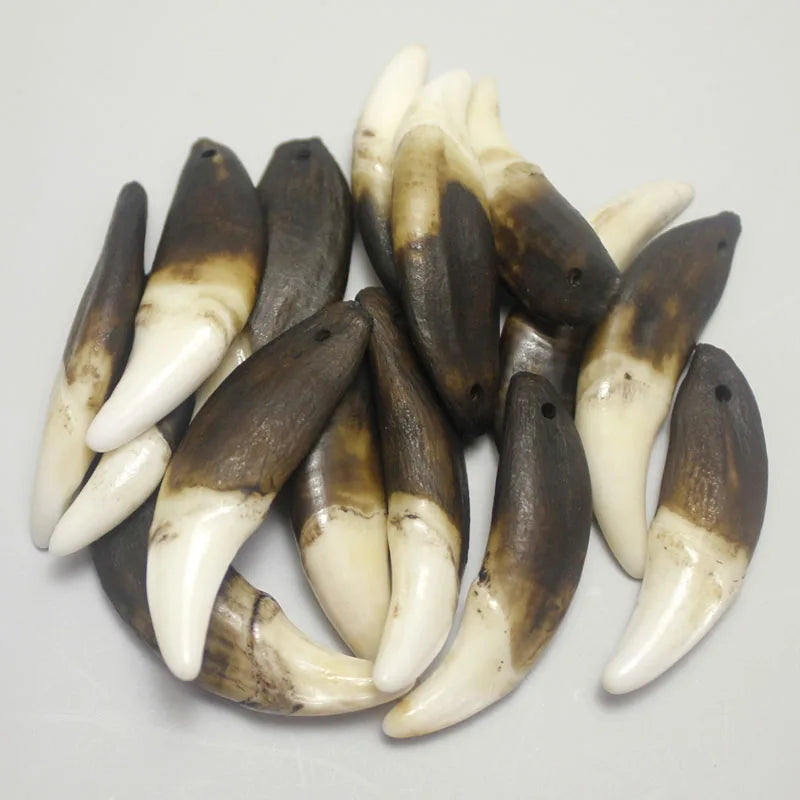 Wolf Teeth Pendant Wholesale Teeth 4 pcs Retro White&Black Teeth Jewelry Accessories Resin High Imitation  