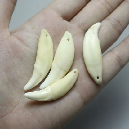 Wolf Teeth Pendant Wholesale Teeth 4 pcs Retro White&Black Teeth Jewelry Accessories Resin High Imitation  