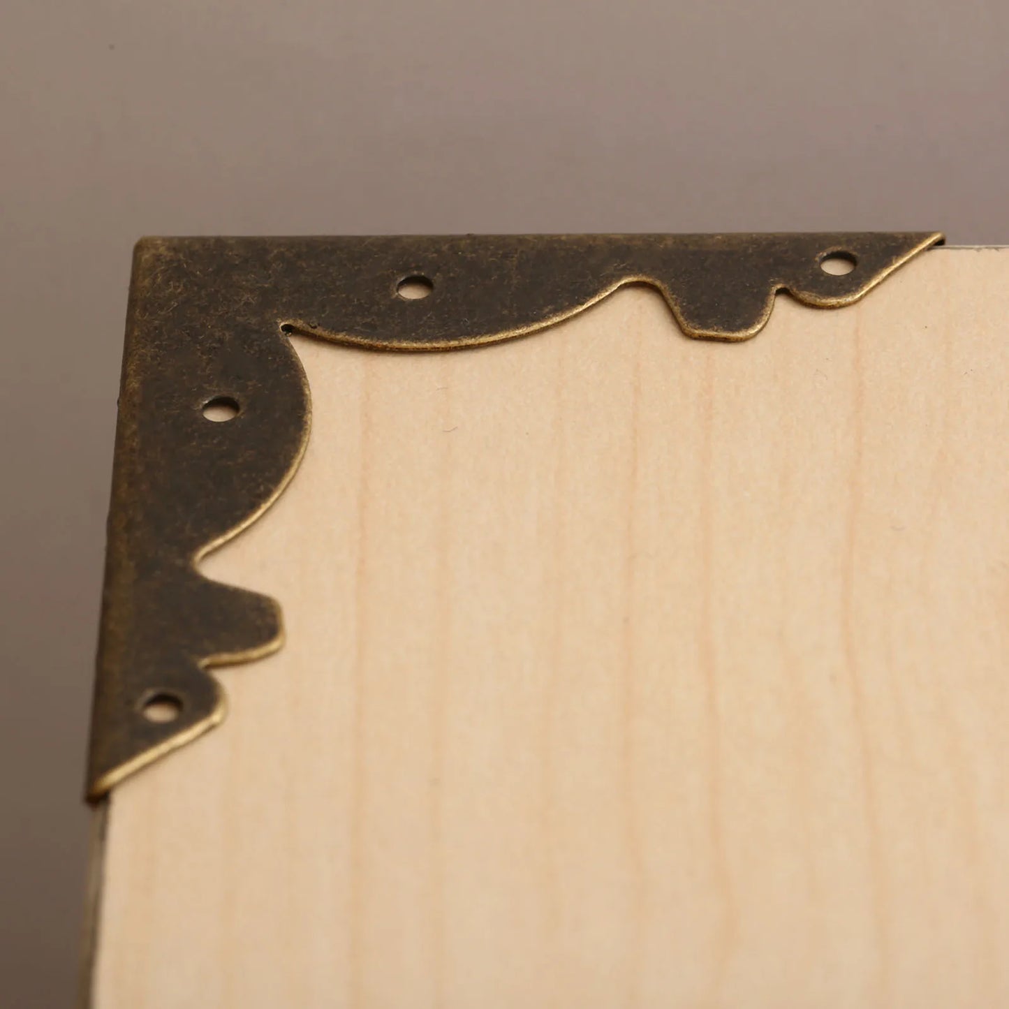 4pcs 46*46mm Antique Bronze Corner Protector Guard Metal Crafts Decorative Bracket For Furniture Hardware