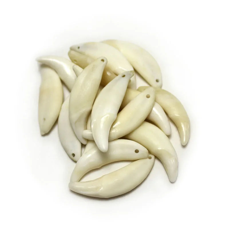 Wolf Teeth Pendant Wholesale Teeth 4 pcs Retro White&Black Teeth Jewelry Accessories Resin High Imitation  