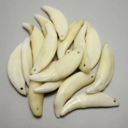 Wolf Teeth Pendant Wholesale Teeth 4 pcs Retro White&Black Teeth Jewelry Accessories Resin High Imitation  