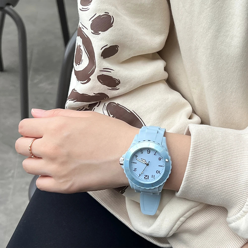 Fashion Casual Watches Silicone Lady Quartz Watch Student Female Classic Vintage Clock Electronic Student Couple WristWatches