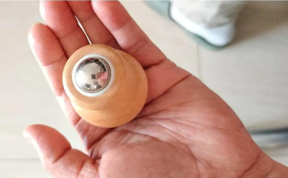 Facial massage roller massage tools, mini hand-held facial massager, skin care tools, easy to clean and use.