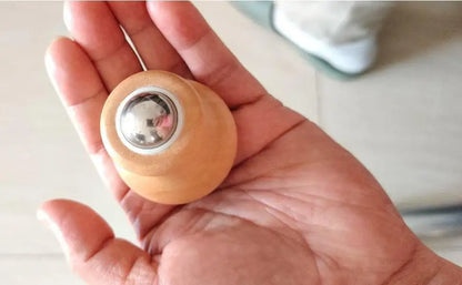 Facial massage roller massage tools, mini hand-held facial massager, skin care tools, easy to clean and use.