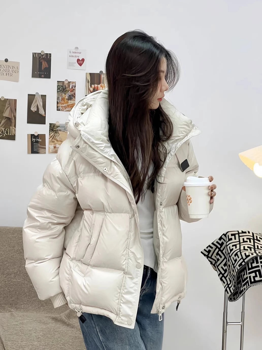 2025 New Women's Hooded Down Jacket 90% Duck Down Thickened Short Down Jacket Casual Versatile Fashion Cuffs Label Warm Coat