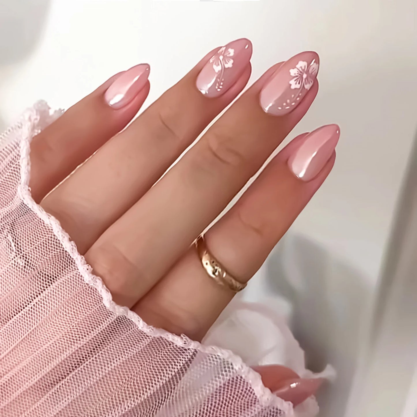 24Pcs Fairy White Flower Fake Nails Pink French Tip Press on Nails Short Square Wearable False Nail for Women Girls DIY Manicure