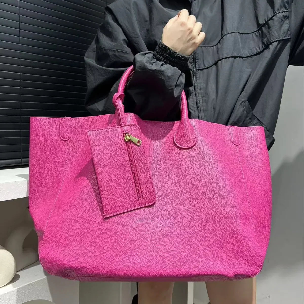 Ladies' fashionable vegan leather oversized handbag with large capacity, simple and versatile shopping bag