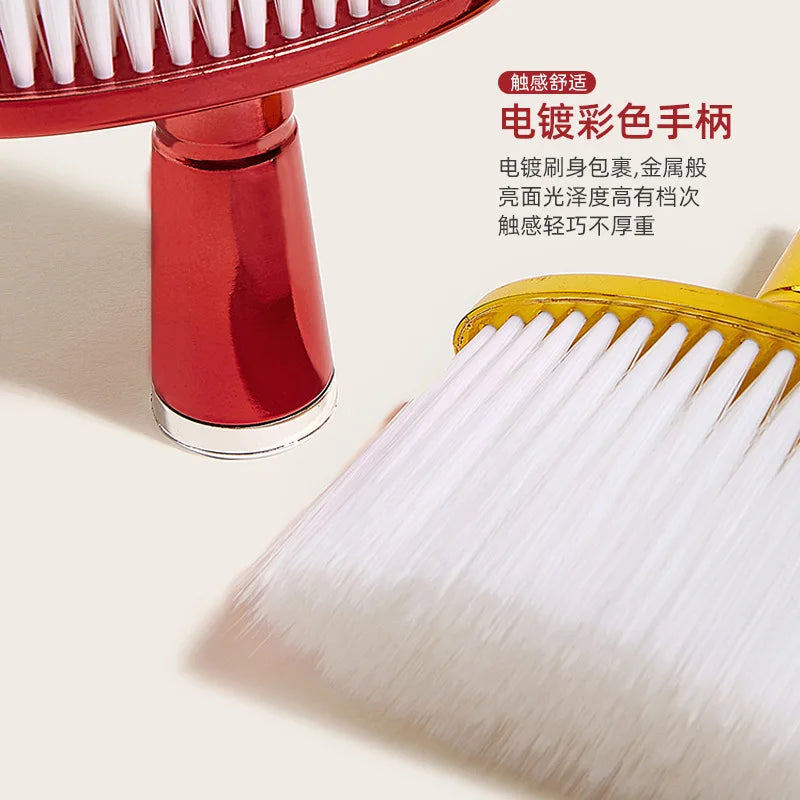 Hairdresser Uses A Brush To Beautify Hair, Nylon Soft Bristle Brush To Sweep Hair, Clean Hair, and Brush Hair Fragments. Home Ha