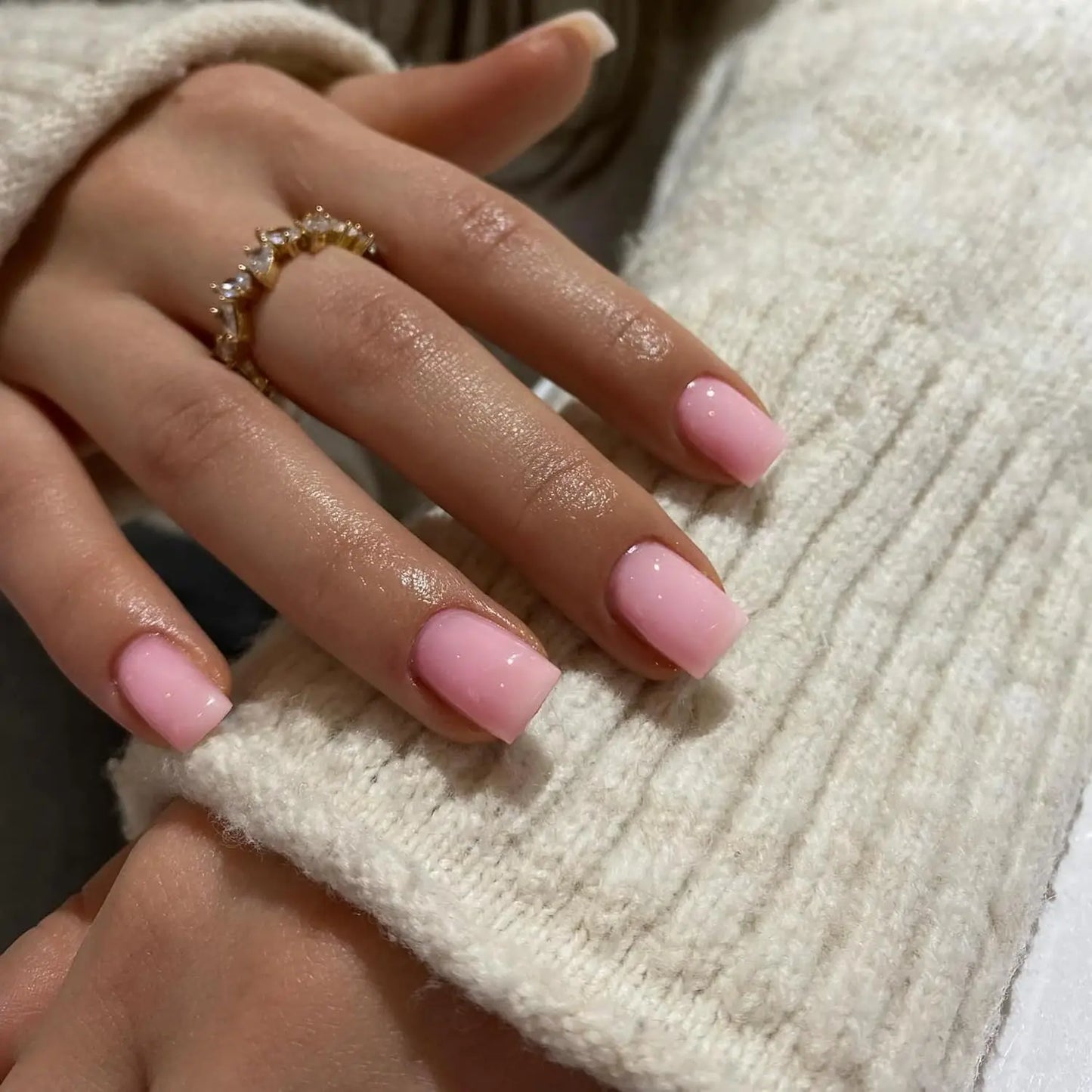 ARTAUG 24PCS Short Press On Nails Square Red High Saturation Glisten Press On Nails Full Cover Fake Nail Set Nails Charms