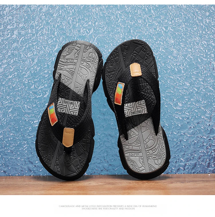Men’s flip - flops, featuring a knitted upper with a colorful label, a two - colored sole, simple and stylish, in a casual style