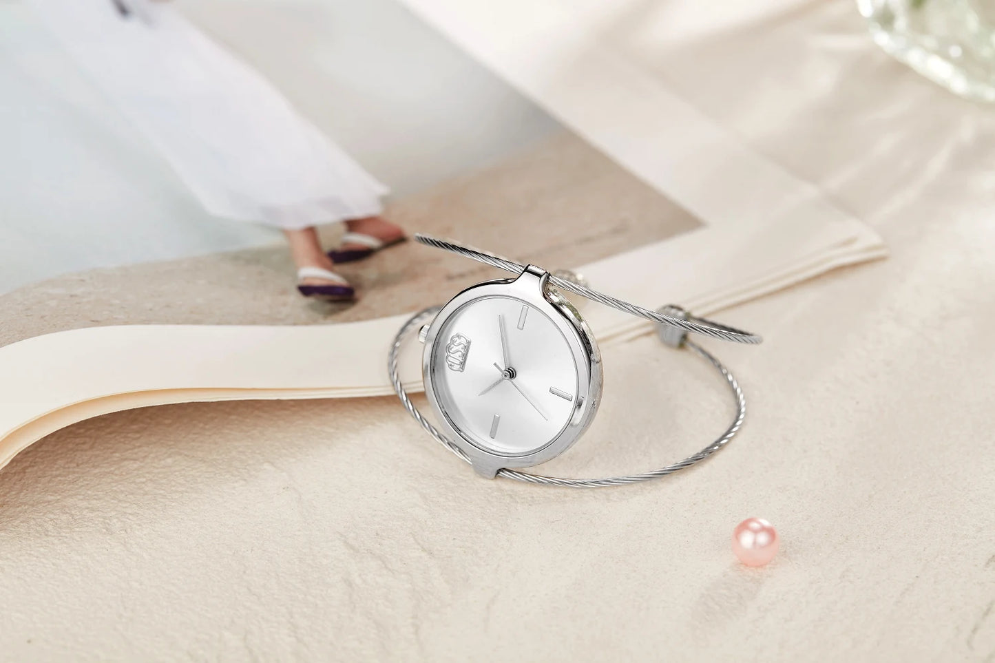 Fashion casual ladies quartz watch, round bracelet watch, elegant alloy ladies watch, quartz watch.