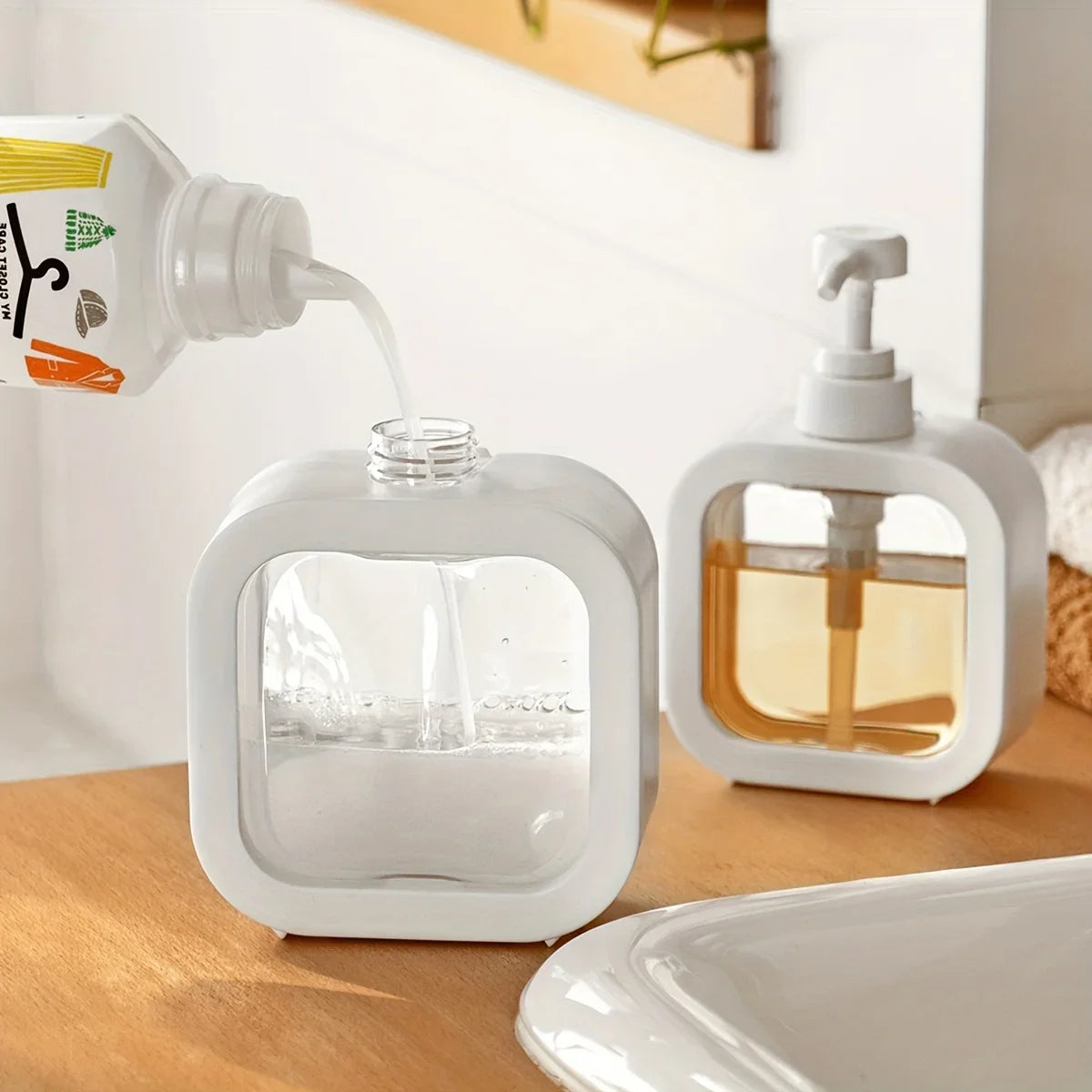 1pc Large Capacity Empty Bottle Laundry Detergent Dispensing Bottle and Shower Gel Detergent Dispensing Bottle