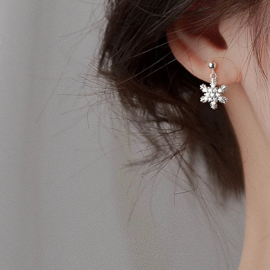 2025 Korean Stud Earrings Autumn Winter Sweet Snowflake Ear Ring Simple Creative Earrings Small Christmas Ear Jewelry