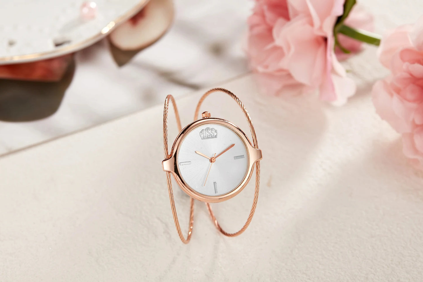 Fashion casual ladies quartz watch, round bracelet watch, elegant alloy ladies watch, quartz watch.