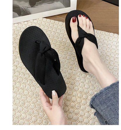2025 new women's flip-flops, summer fashion, versatile, flip-flops, anti-slip flat beach slippers for women
