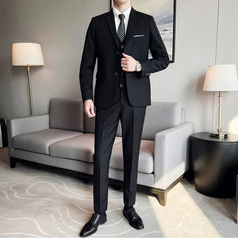 Men's suit is a three-piece set of outerwear, jacket and trousers for business banquets and other occasions