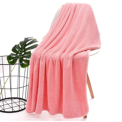 Bathing towel can be worn by women and can be wrapped around household items. Men are more than 100% cotton, absorbent and quick