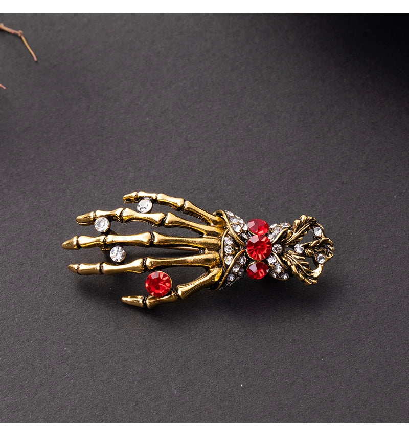 Skull Palm Inlaid Rhinestone Brooch for Men Gothic Fashion Retro Brooches Pin Halloween Day Jewelry Party Boyfriends Gift