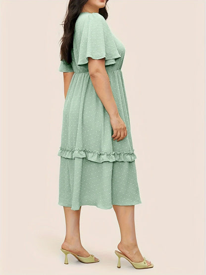 Plus-size spring/summer office commute Wear an elegant dress with pockets and a mint green color that looks cool and comfortable