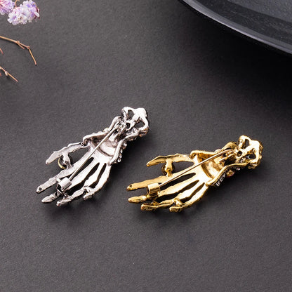 Skull Palm Inlaid Rhinestone Brooch for Men Gothic Fashion Retro Brooches Pin Halloween Day Jewelry Party Boyfriends Gift