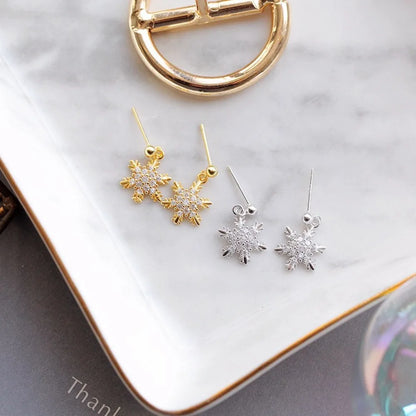 2025 Korean Stud Earrings Autumn Winter Sweet Snowflake Ear Ring Simple Creative Earrings Small Christmas Ear Jewelry