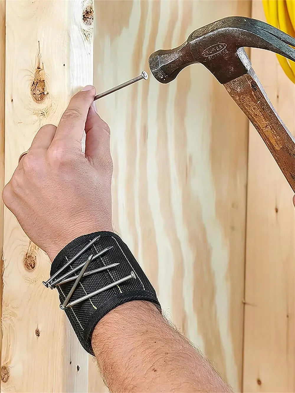 1PCS Magnetic Wristband for Holding Screws,Nails,Drilling Bits,Wrist Tool Holder Belts with Strong Magnets,Cool Gadgets for Men