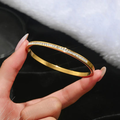 UILZ Europe And The United States Hot Stainless Steel Four-leaf Clover Lucky Bracelet Fashion Women's Nail Bracelet Gold Bangles