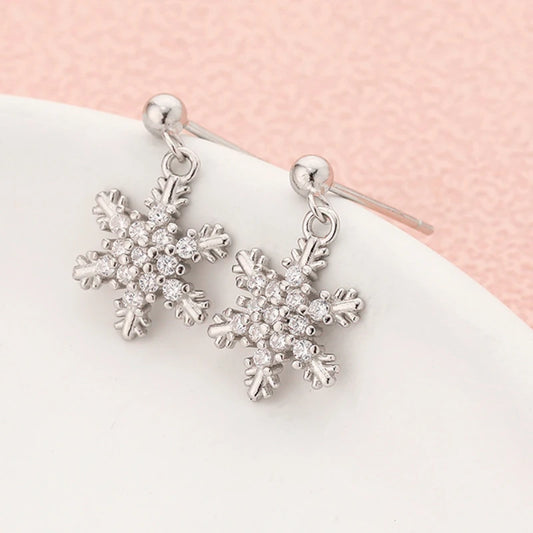 2025 Korean Stud Earrings Autumn Winter Sweet Snowflake Ear Ring Simple Creative Earrings Small Christmas Ear Jewelry