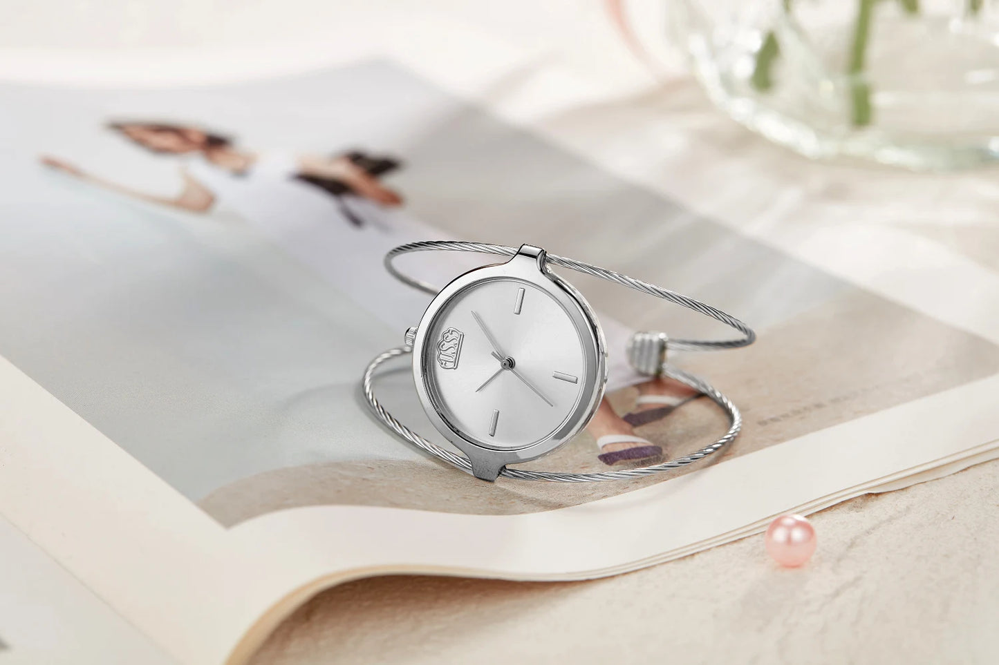 Fashion casual ladies quartz watch, round bracelet watch, elegant alloy ladies watch, quartz watch.