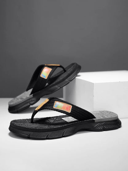 Men’s flip - flops, featuring a knitted upper with a colorful label, a two - colored sole, simple and stylish, in a casual style