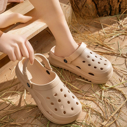 Women Clogs 2024 New Arrival Thick Platform Sandals Comfortable Fashion Slippers Summer Beach Slides
