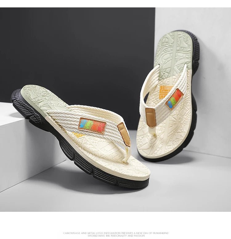 Men’s flip - flops, featuring a knitted upper with a colorful label, a two - colored sole, simple and stylish, in a casual style
