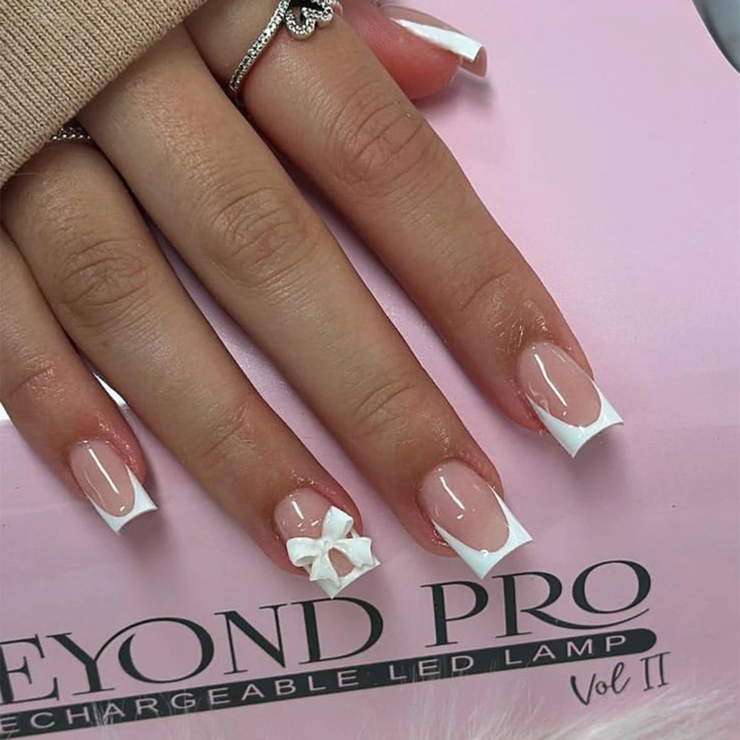 White French Short Press on Nails 3D Bowknot Designs Nude Color Fake Nails Artificial False Nails Tips for Woman DIY Manicure