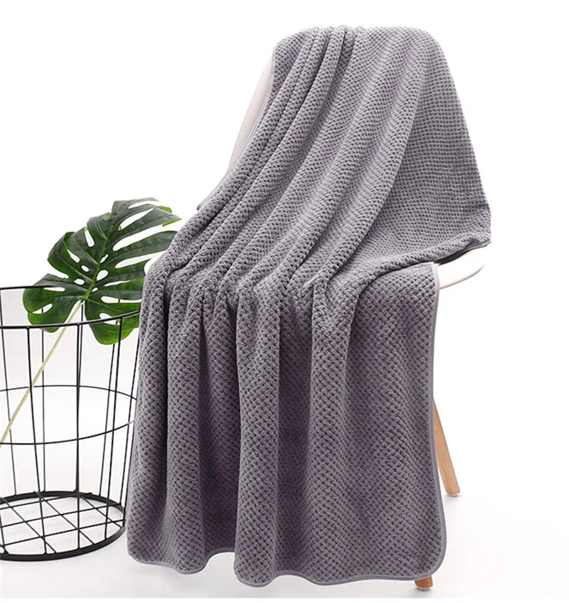 Bathing towel can be worn by women and can be wrapped around household items. Men are more than 100% cotton, absorbent and quick