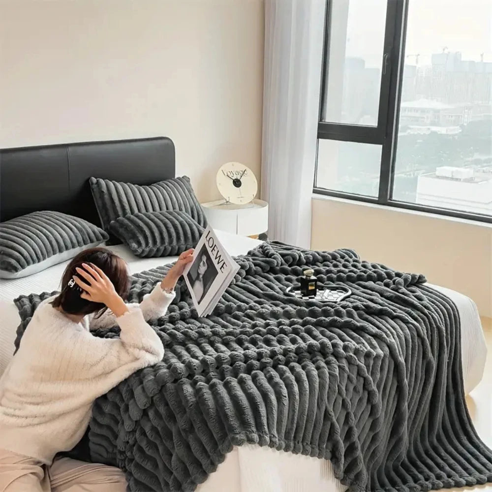 Winter Thick Warm Fleece Blanket Lightweight Luxury Solid Color Multifunctional Rabbit Fleece Blanket Bedroom Living Room Blanke