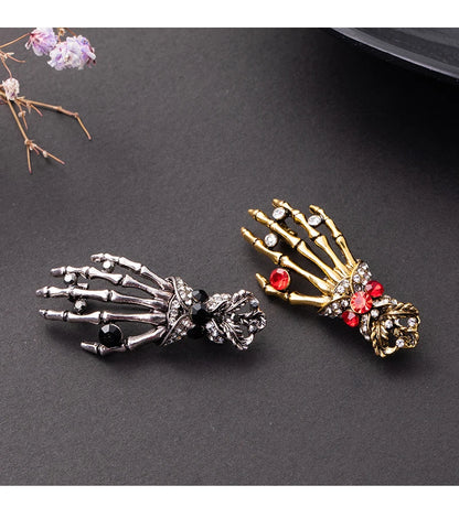 Skull Palm Inlaid Rhinestone Brooch for Men Gothic Fashion Retro Brooches Pin Halloween Day Jewelry Party Boyfriends Gift