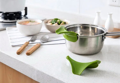 Creative Anti-spill Silicone Slip on Pour Soup Spout Funnel for Pots Pans And Bowls and Jars Kitchen Gadget Tool YY099