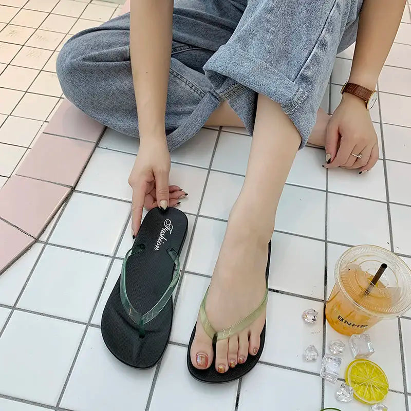 Flip-flops female students Korean version outer wear fashion flat bottom non-slip splint sandals clip-on beach slippers sandals