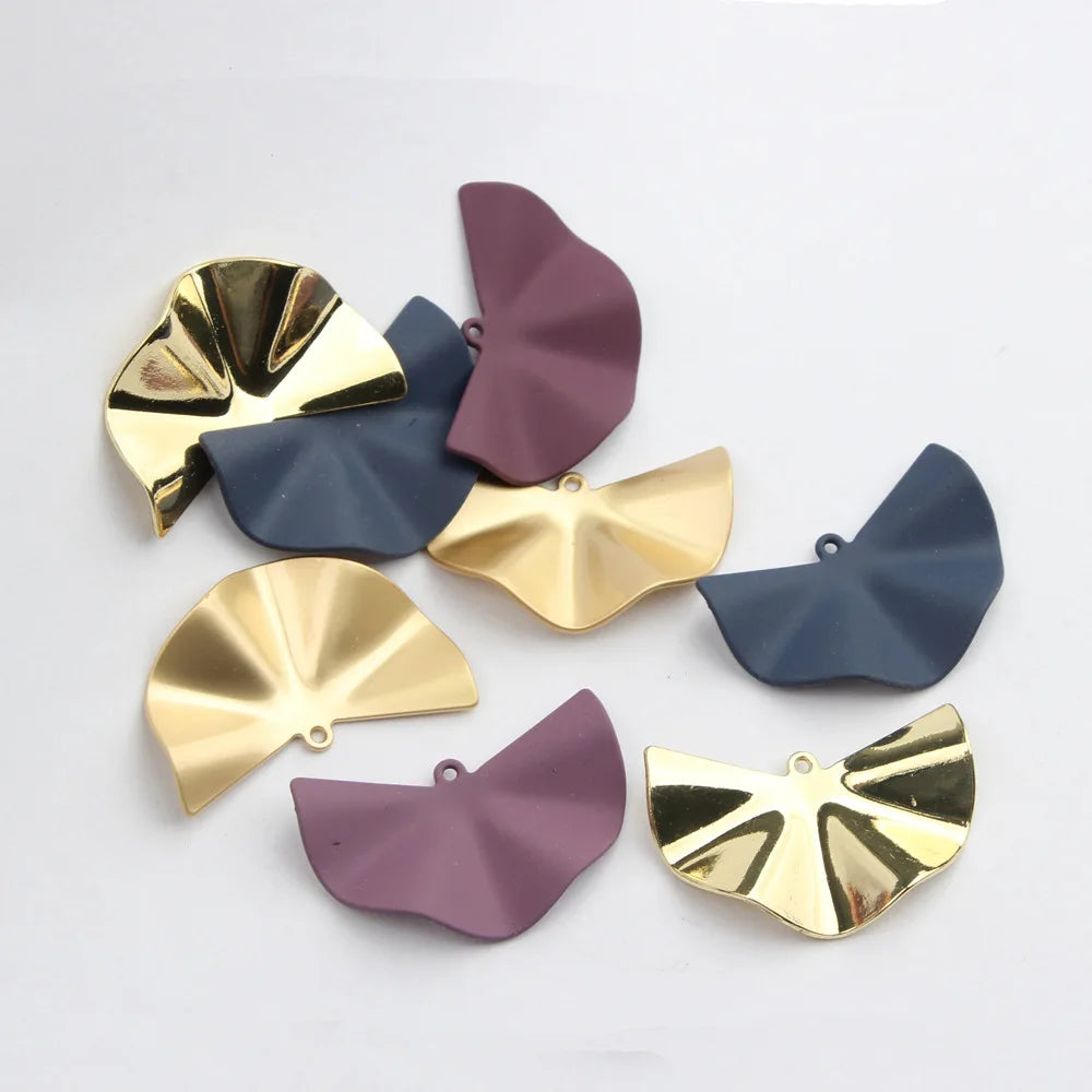 Unique Design Zinc Alloy Charms in Half-moon Shape for Handmade Crafts
