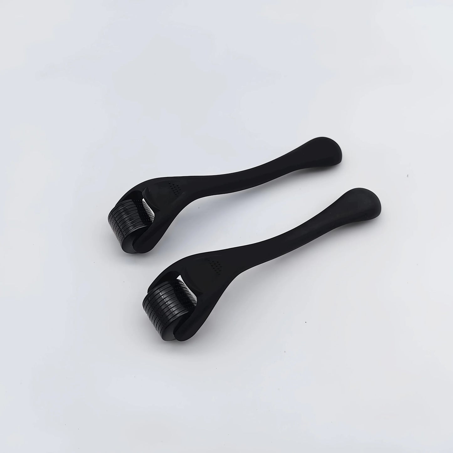 0.25mm Titanium 540 Microneedle Derma Roller for Face Hair Beard Matte Black Handle 540 Microneedle Roller