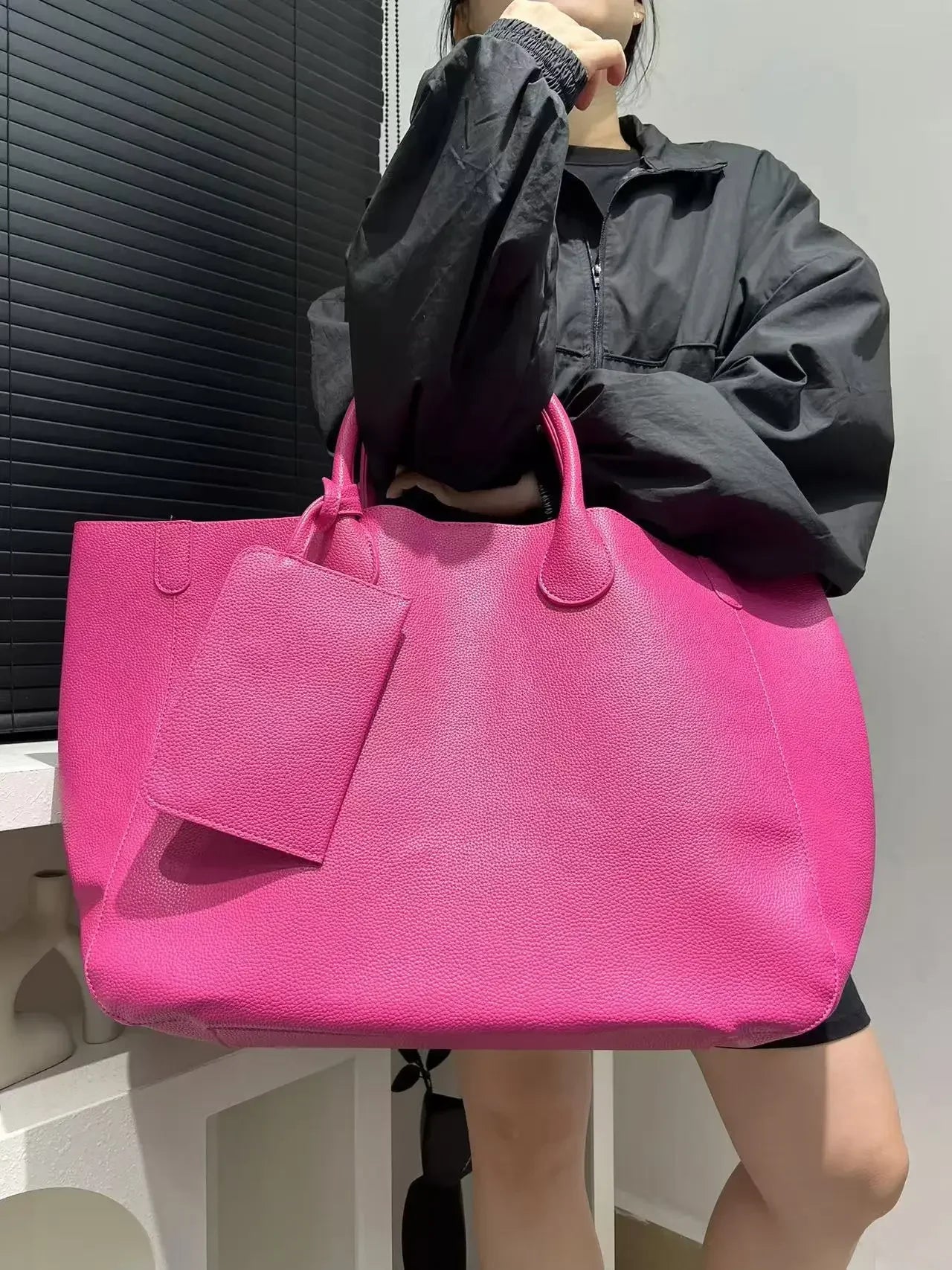 Ladies' fashionable vegan leather oversized handbag with large capacity, simple and versatile shopping bag